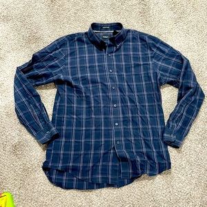 Van Heusen wrinkle free button-up shirt medium 15-15 1/2